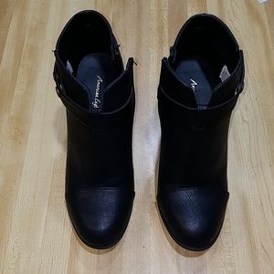 Women's black heeled ankle boot